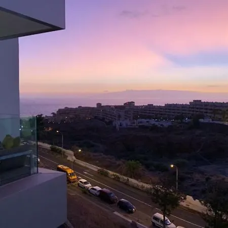 Relaxing In With Picturesque Views Apartament Playa Paraiso (Tenerife)