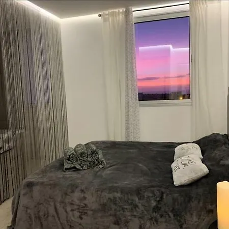 Relaxing In With Picturesque Views 帕莱索海滩